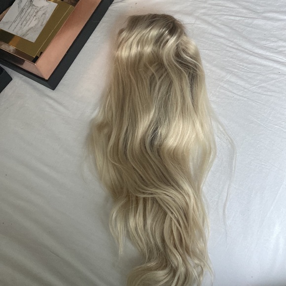 Blonde full lace freedom couture wig - Picture 12 of 13